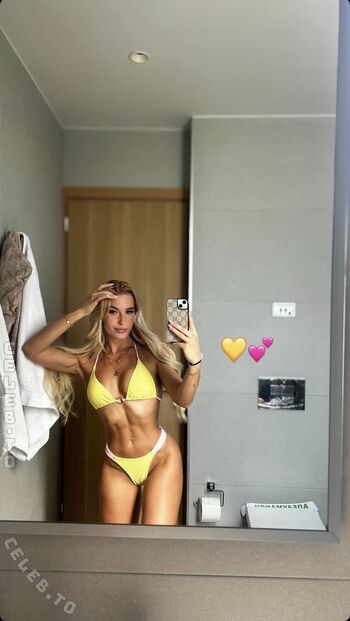 Full leaked Annamhfm private onlyfans photo