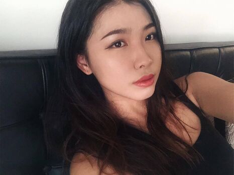 AraTheHotwife