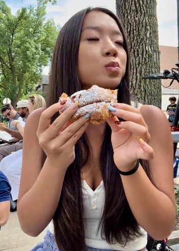 Full leaked Eatingalonediaries private onlyfans photo