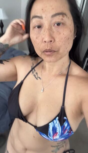 Full leaked Emelh private onlyfans photo