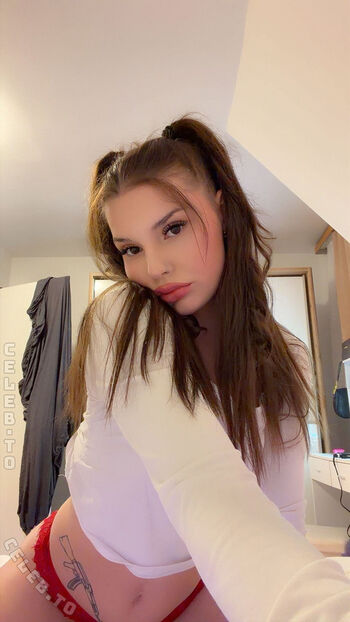 Full leaked Freakymiraa private onlyfans photo