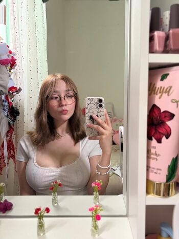 Full leaked Kareeenrobles private onlyfans photo
