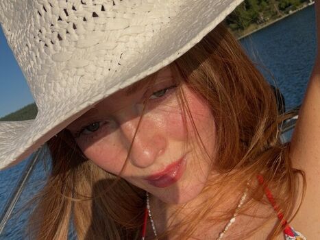 Full leaked Larsen thompson private onlyfans photo