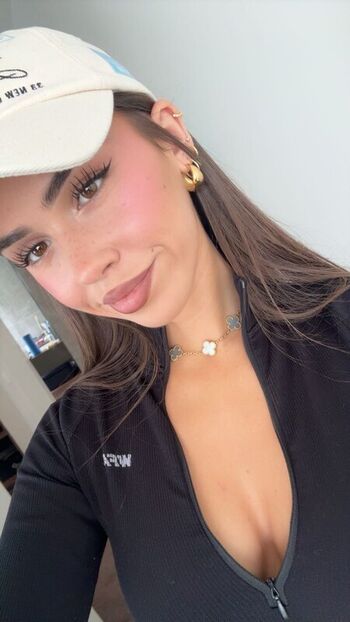 Full leaked Leah halton page private onlyfans photo