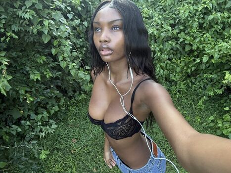 Full leaked Leahhalton private onlyfans photo