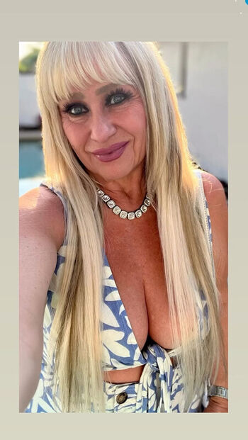_lipstickandwine_