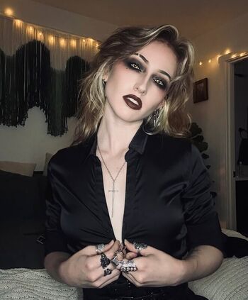 Full leaked Maisielynnie private onlyfans photo