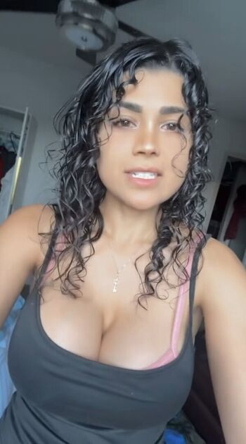 Full leaked Malaikasoffline private onlyfans photo