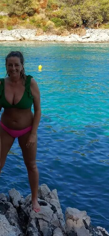 Full leaked Mature women private onlyfans photo