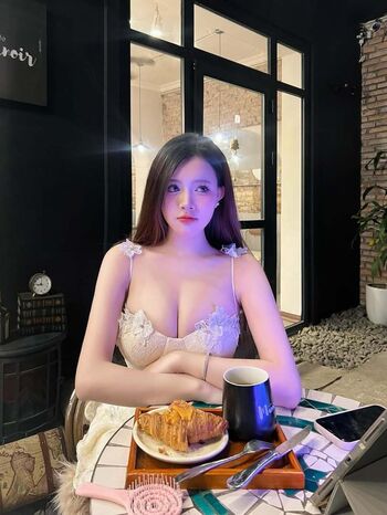 Full leaked Mianh private onlyfans photo