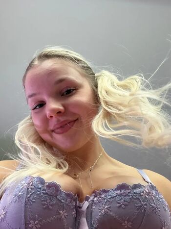 Full leaked Mommymewtwo private onlyfans photo