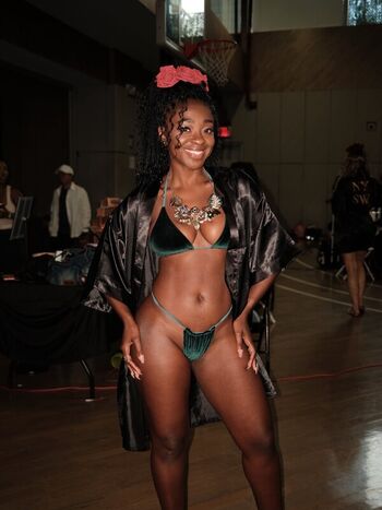 Full leaked Mona andre private onlyfans photo