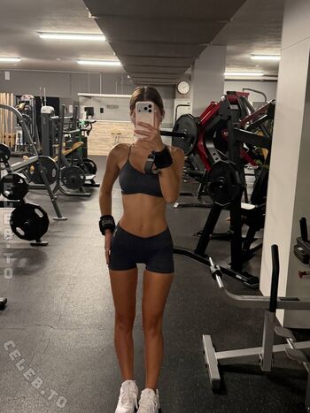 Full leaked Xdshka private onlyfans photo