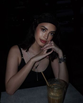 Full leaked Yvonnearesu private onlyfans photo