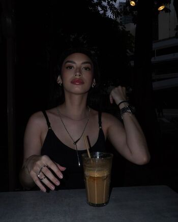yvonnearesu_